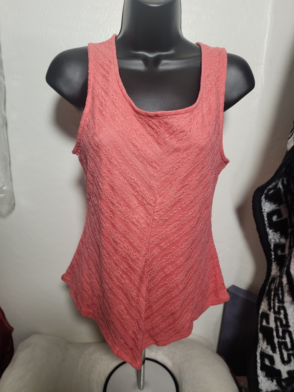 Finesse Coral Lace-Texture Scoop Neck Tank